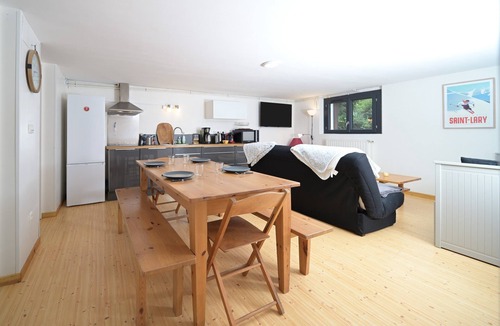 Saint-Lary-Soulan Ski Chalet | Chalet 'Appartement Les Isards' with Mountain View, Wi-Fi and Air Conditioning