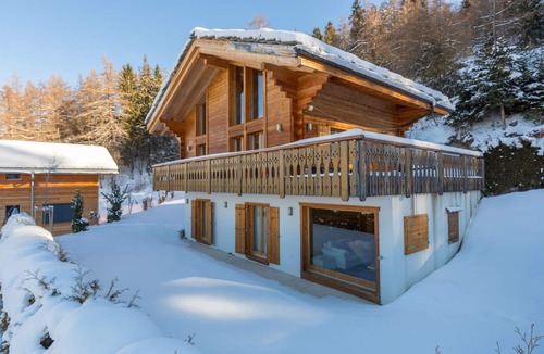 Saint-Pierre-de-Clages Ski Chalet | Chalet Asphodel