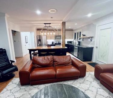 Seguin House | CHALET AT THE BEACH