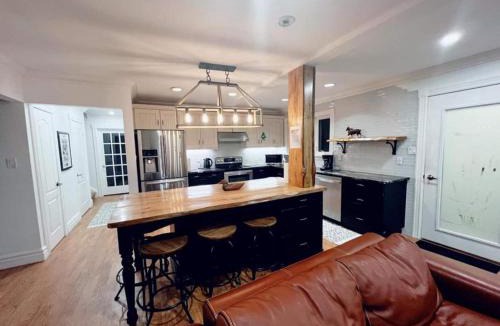 Seguin House | CHALET AT THE BEACH