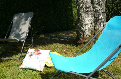 Moux-en-Morvan House | Chalet at the edge of the lake of Settons! mobil home on closed ground, animals accepted!