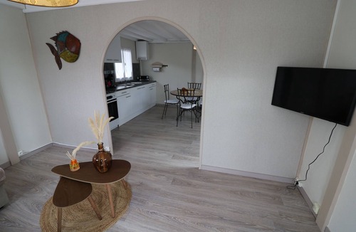 Rochefort-sur-Nenon Ski Chalet | Chalet au Bord de L'eau