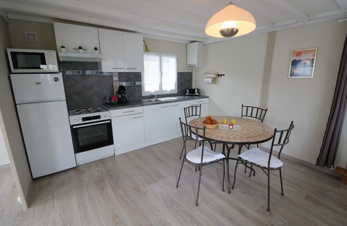 Rochefort-sur-Nenon Ski Chalet | Chalet au Bord de L'eau