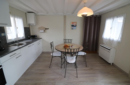 Rochefort-sur-Nenon Ski Chalet | Chalet au Bord de L'eau