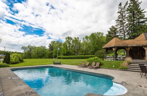 Saint-Ours Ski Chalet | Chalet au Bord de Leau
