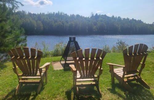 Notre-Dame-de-Montauban Ski Chalet | Chalet au bord de l'eau avec spa privé - Mauricie - Portneuf - Québec