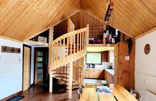 Notre-Dame-de-Montauban Ski Chalet | Chalet au bord de l'eau avec spa privé - Mauricie - Portneuf - Québec