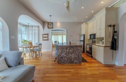 Louiseville Ski Chalet | Chalet Aurora | Waterfront + spa + fireplace