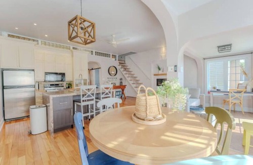 Louiseville Ski Chalet | Chalet Aurora | Waterfront + spa + fireplace