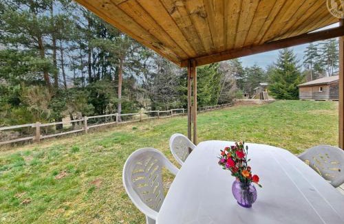 Usson-en-Forez House | Chalet avec animaux admis - 4 pers. - FR-1-496-399