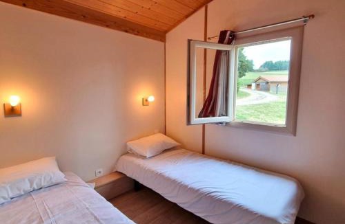 Usson-en-Forez House | Chalet avec animaux admis, nature préservée - 4 pers. - FR-1-496-402