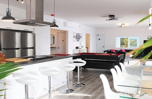 Saint-Boniface Ski Chalet | Chalet Avec Piscine Intérieure Face au St Maurice, Dans la Baie de Shawinigan
