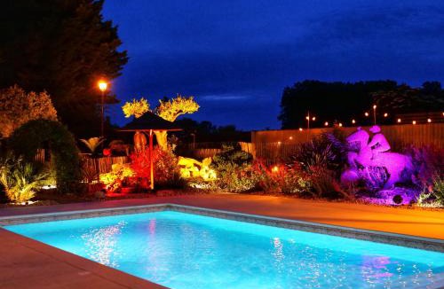 Souzay-Champigny House | Chalet avec piscine chauffée jardin proche Saumur parking