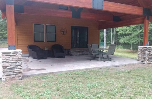 Au Gres Ski Chalet | Chalet Beach Access