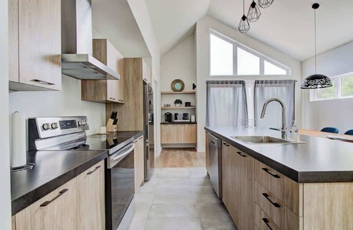 Pont-Rouge House | Chalet Beaulieu | Spa | Piscine | Sauna | Billard