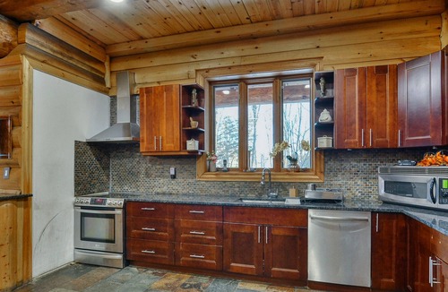 Wentworth-Nord Ski Chalet | CHALET BEAVERS POND INSIDE POOL