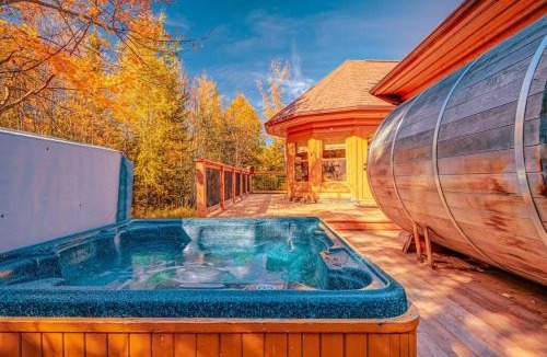 Fiddler Lake Resort Ski Chalet | Chalet Bee with Private Hot Tub, Sauna & Pool , Fiddler Lake