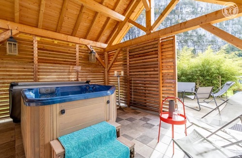 Saint-Christophe-la-Grotte House | CHALET BIEN-êTRE MARMOTTE