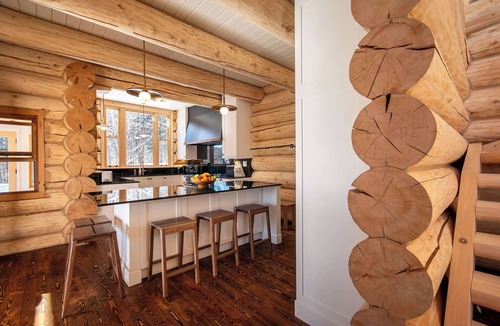 Fiddler Lake Resort Ski Chalet | Chalet Black Eagle on Fiddler Lake (lakefront) with Hot Tub and Sauna
