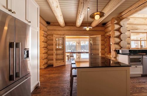 Fiddler Lake Resort Ski Chalet | Chalet Black Eagle on Fiddler Lake (lakefront) with Hot Tub and Sauna