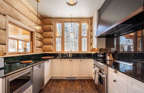 Fiddler Lake Resort Ski Chalet | Chalet Black Eagle on Fiddler Lake (lakefront) with Hot Tub and Sauna
