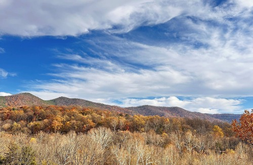 Shenandoah Ski Chalet | Chalet Blanc~New Riverfront chalet~spectacular mountain & river views