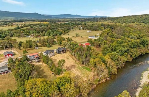 Shenandoah Ski Chalet | Chalet Blanc~New Riverfront chalet~spectacular mountain & river views