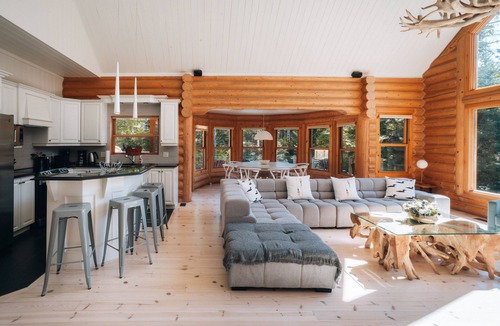 Fiddler Lake Resort House | Chalet Blue Jay Spa at Fiddler's Lake