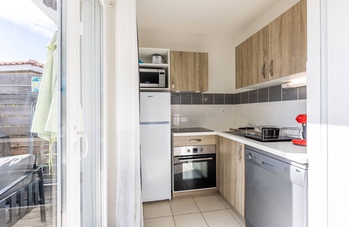 Parentis-en-Born House | Chalet 'Bois lac de Biscarrosse' with heated Pool, Private Garden & Wi-Fi