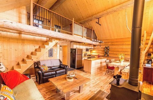 Mauricie Ski Chalet | Chalet bois rond aux paysages uniques avec spa!