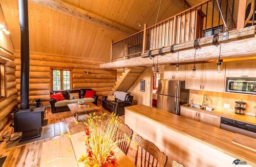 Mauricie Ski Chalet | Chalet bois rond aux paysages uniques avec spa!