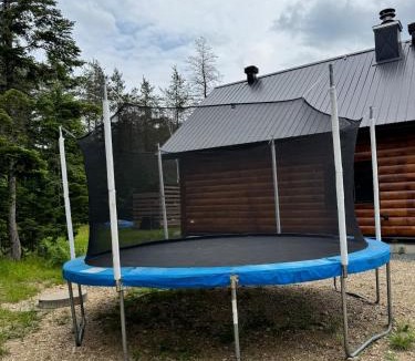 Lac-aux-Sables Ski Chalet | Chalet bois rond, Spa, rivière & nature