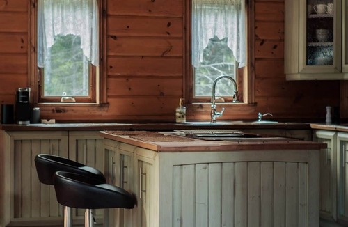 Nominingue Ski Chalet | Chalet Bonheur | hot tub