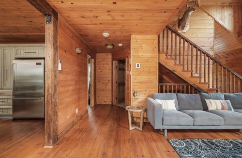 Nominingue Ski Chalet | Chalet Bonheur | hot tub