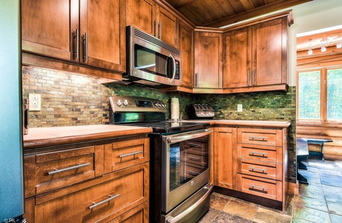 Labelle Ski Chalet | Chalet Boreal - Private Hot Tub, Lake, Kayaks, Pool Table, Incredible Retreat!