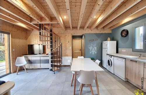 Besse-en-Chandesse Ski Chalet | Chalet Caranne