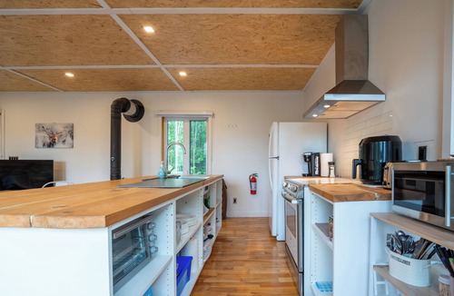 Notre-Dame-de-Montauban Ski Chalet | Chalet Playground - Spa, Playroom & Outdoor Activities