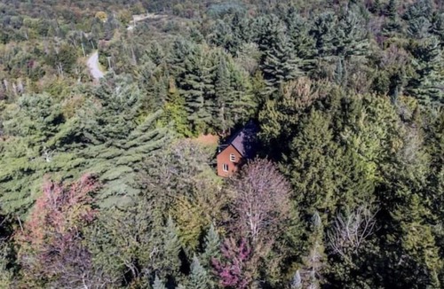 Saint-Etienne-De-Bolto House | Chalet 8 invités sur 22 acres