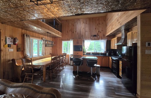 Mauricie Ski Chalet | Chalet Coeur de Loup with spa