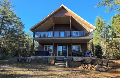 Mauricie Ski Chalet | Chalet Coeur de Loup with spa