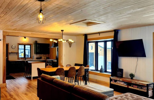 Mauricie Ski Chalet | Chalet with private lake and 52 acres of forest
