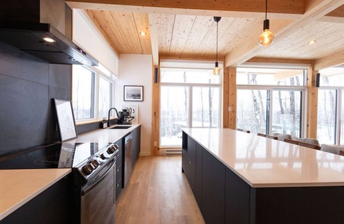 Saint Donat Ski Chalet | Chalet Le Versant : Luxe et Plein air en Montagne à St-donat. Chien Accepté!