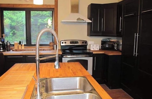 Sainte-Agathe-des-Monts Ski Chalet | Chalet Bord Lac, Spa, Table billard,4 bedrooms, Laurentians