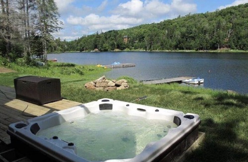 Sainte-Agathe-des-Monts Ski Chalet | Chalet Bord Lac, Spa, Table billard,4 bedrooms, Laurentians