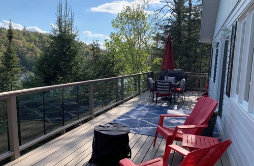 Sainte-Agathe-des-Monts Ski Chalet | Chalet Douillet sur le Bord du Lac Navigable Papineau