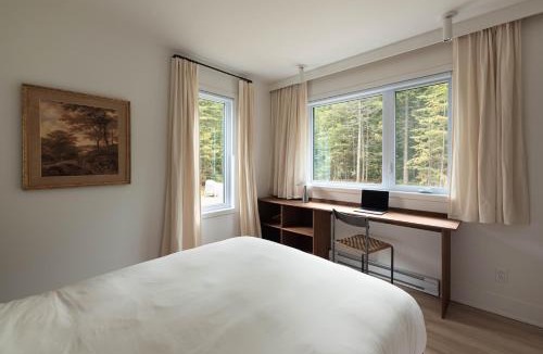 Lac-Swell Ski Chalet | Chalet Perdu - Cozy Forest Retreat with Hot Tub