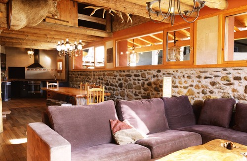 Puigcerda Ski Chalet | Chalet 'Can Ricart' with Private Terrace, Wi-Fi and Air Conditioning