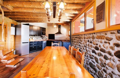 Puigcerda Ski Chalet | Chalet 'Can Ricart' with Private Terrace, Wi-Fi and Air Conditioning