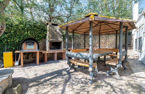 Querol Ski Chalet | Chalet "Can Tronc" with Mountain View, Shared Pool & Wi-Fi