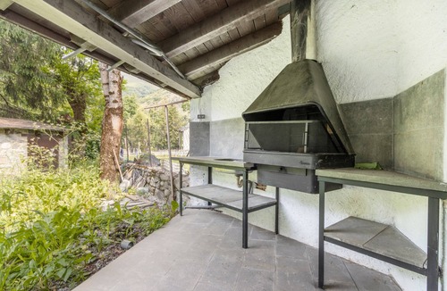 Arties Ski Chalet | Chalet 'Casa Aranesa En Centro De Arties' with Mountain View, Private Garden and Wi-Fi